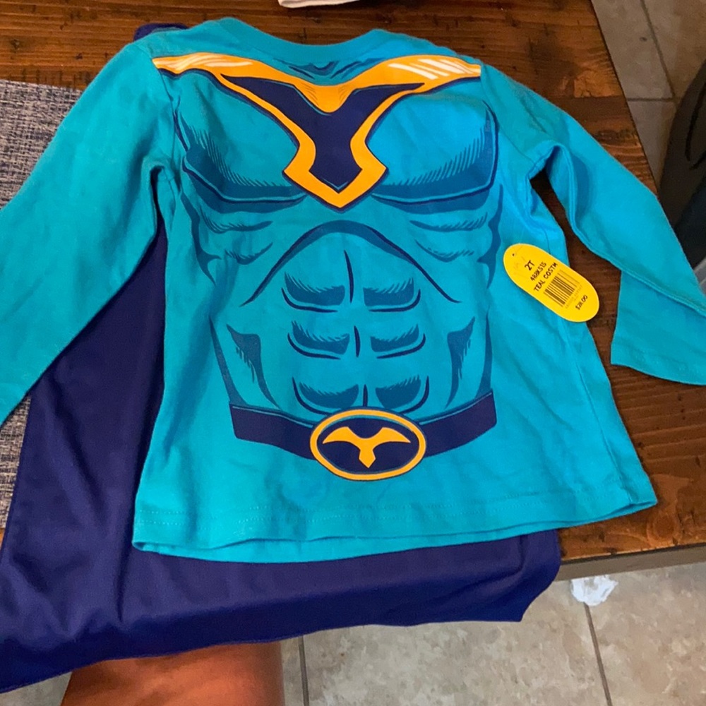 Superhero long sleeve with detachable cape